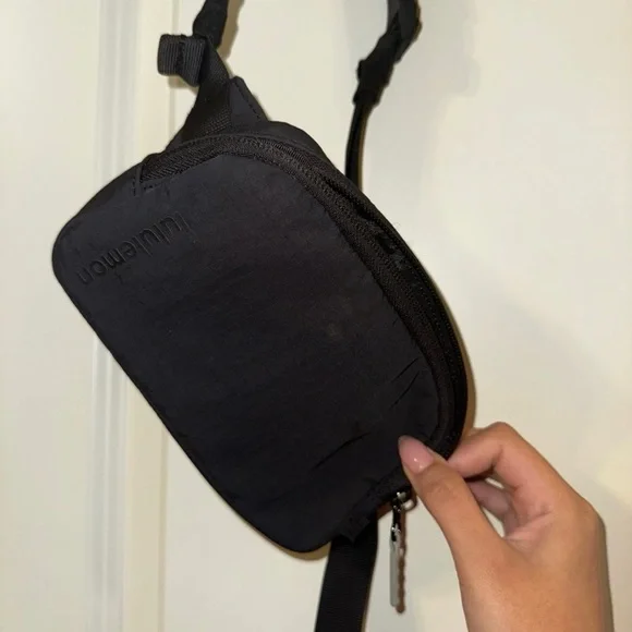 ❌SOLD❌ Lululemon athletica Black Crossbody Bag - Picture 1 of 2